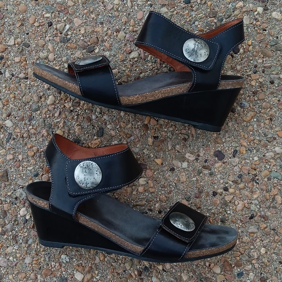 Taos Carousel 2 black leather wedge heel sandals w/ silver hardware womens - Picture 6 of 9